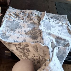 Dynamite Denim size 29 floral jeans